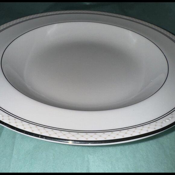 NWT Padova Waterford 9" Rim Soup Plate White RETIRED Crafted in Japan - Picture 1 of 6
